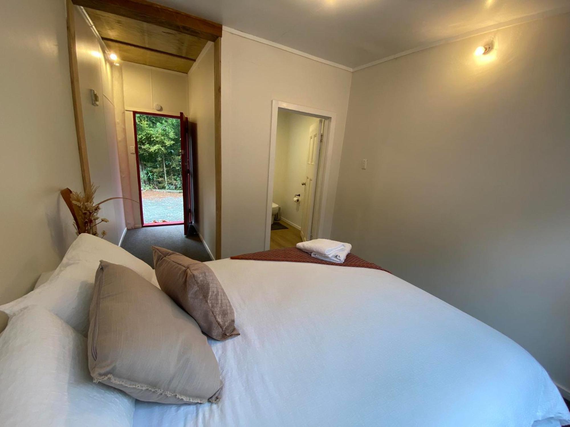 Riverbank Retreat Rai Valley Ngoại thất bức ảnh