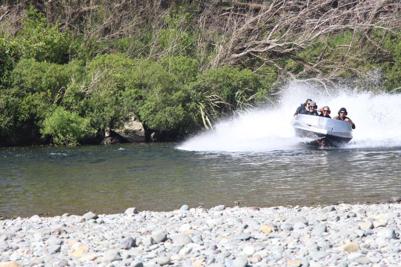 Riverbank Retreat Rai Valley Ngoại thất bức ảnh